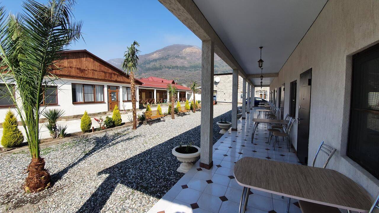 Гагра жилье. Гагра кемпинг. Жилье в гаграх в октябре. Форелька гагра гостевой дом. Поселок гребешок абхазия.